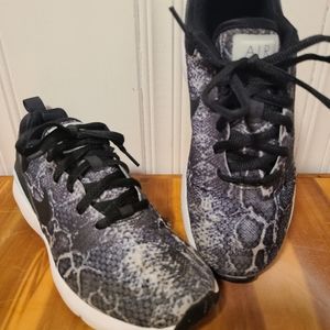 ***PENDING SALE*** Air Max Siren Sz 6